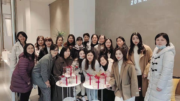 巧手做烘焙，甜蜜好時光——地產集團工會舉辦婦女節主題烘焙活動