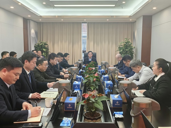 王思軍在省城市更新等三家公司重點工作推進(jìn)會上強(qiáng)調(diào)要以新作風(fēng)、新?lián)?dāng)，實現(xiàn)新發(fā)展